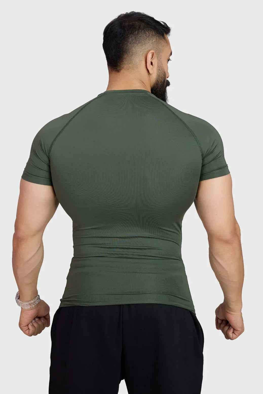 Olive Fuaark Nz compression T-shirt for men, fitted athletic T-shirt with moisture-wicking fabric and crew neck design.