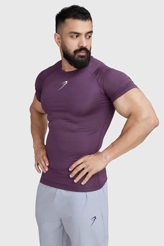 Fuaark Nz compression T-shirt in plum color, fitted men's T-shirt with sleek design and comfortable fabric.
