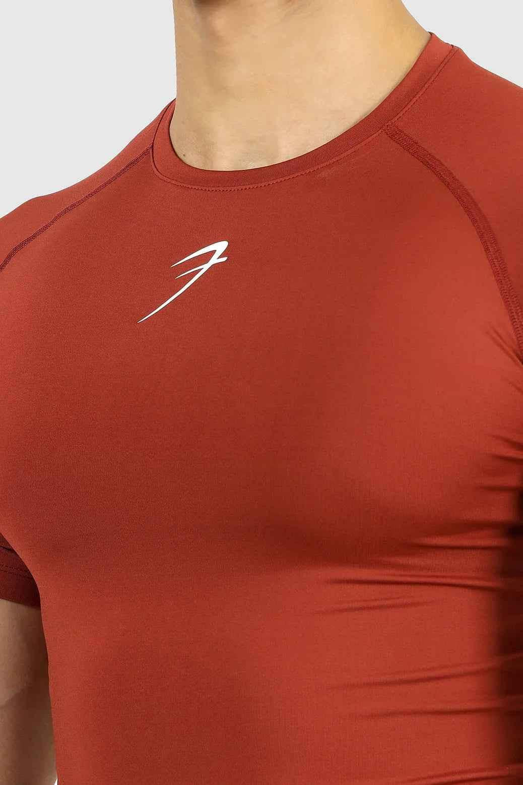 Fuaark Nz Compression T-shirt Salsa in vibrant red with a fitted design, made from breathable fabric for activewear.