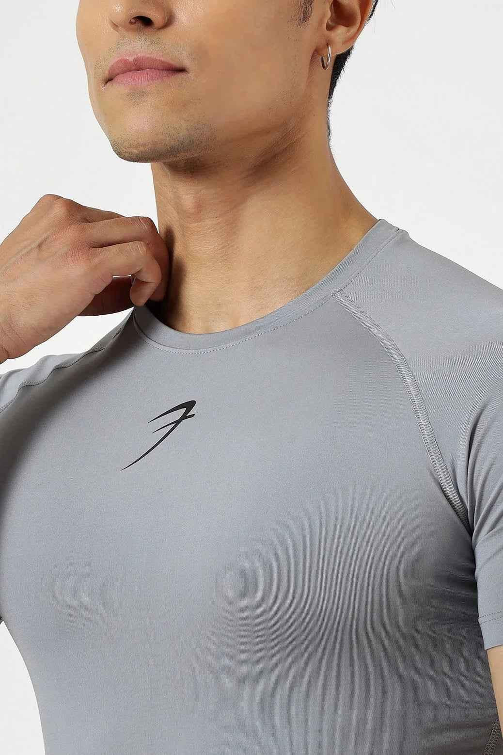 Fuaark Nz compression T-shirt in sea grey, fitted athletic T-shirt with moisture-wicking fabric for active wear.