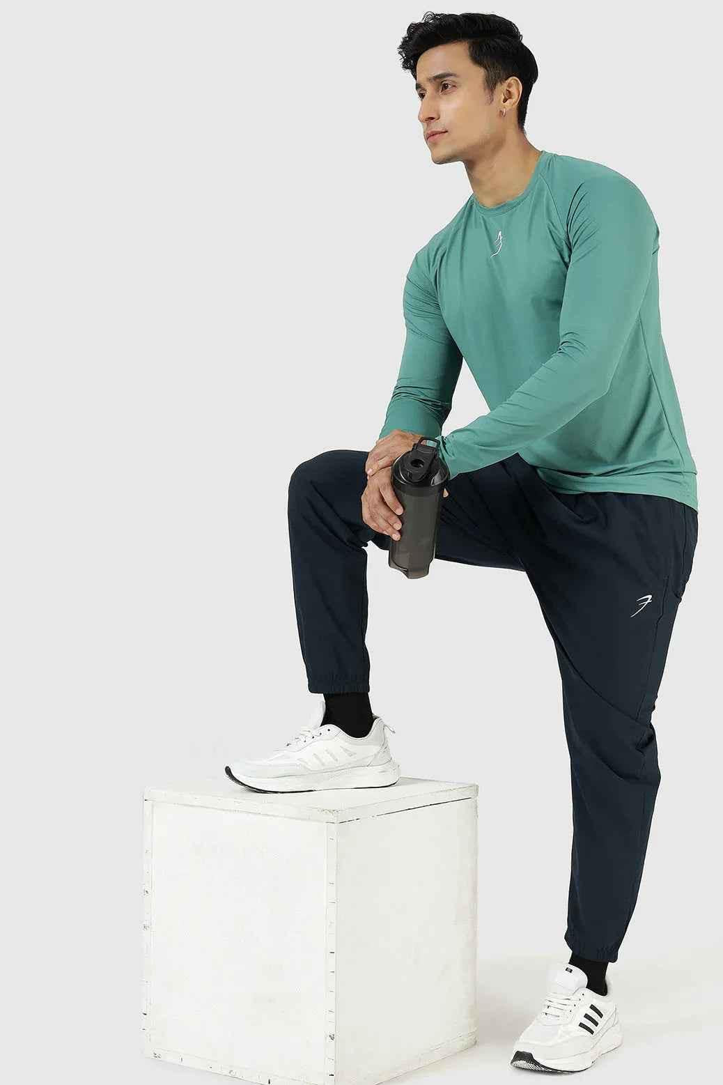 Fuaark Nz Core Fullsleeves T-shirt in pine color, casual men's t-shirt with long sleeves and crew neck.