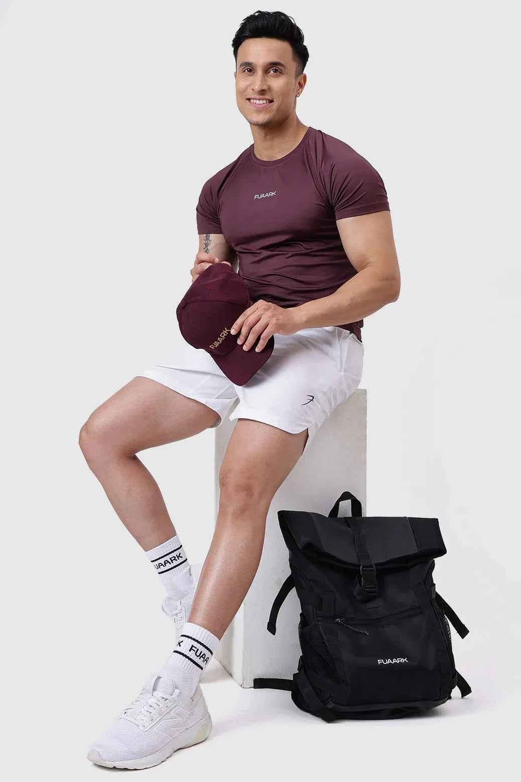 Fuaark Nz Dash T-shirt in raisin color, casual men's T-shirt made of soft fabric, featuring a classic fit and round neckline.