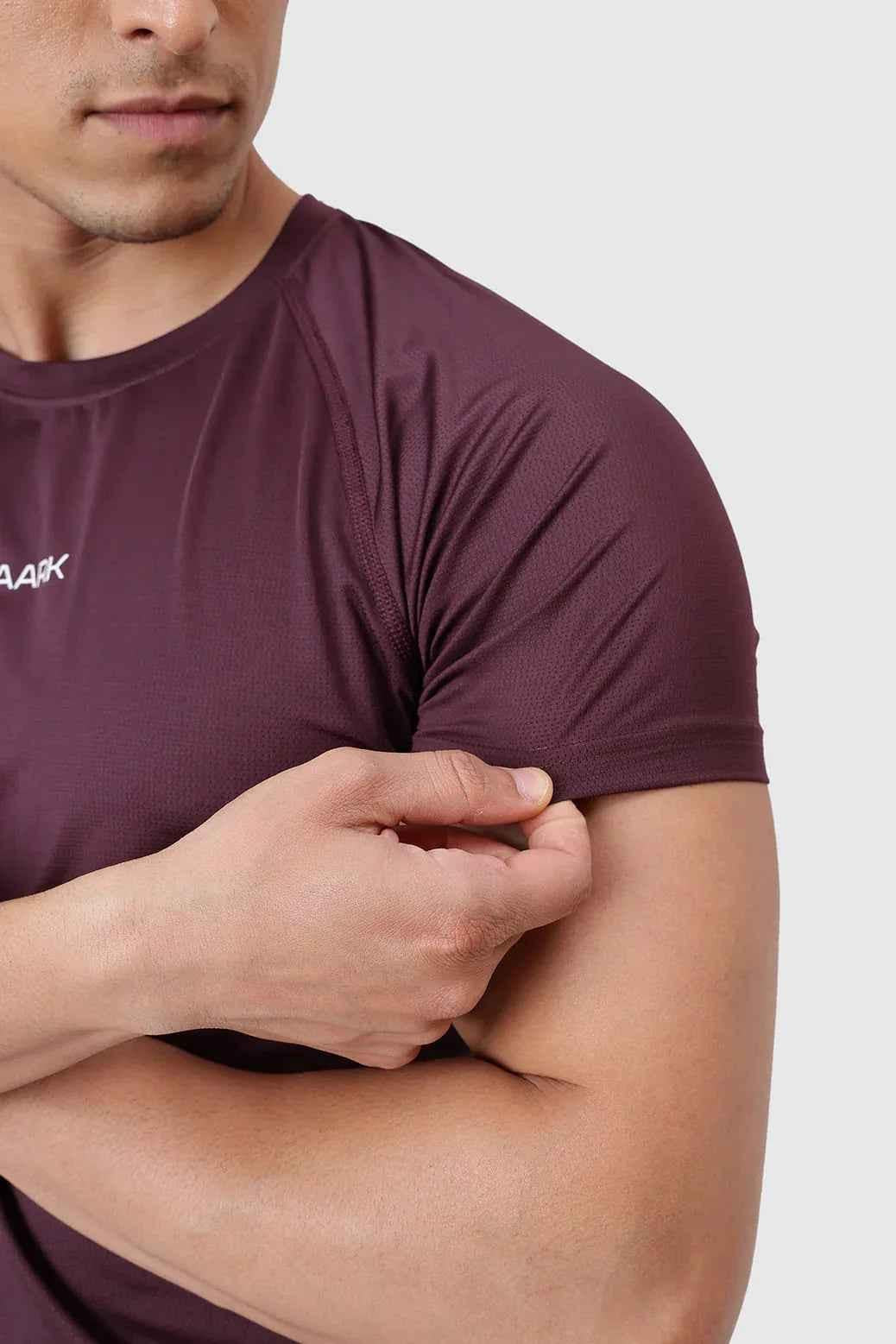 Fuaark Nz Dash T-shirt Raisin in a comfortable fit with a casual design, displayed on a plain background.