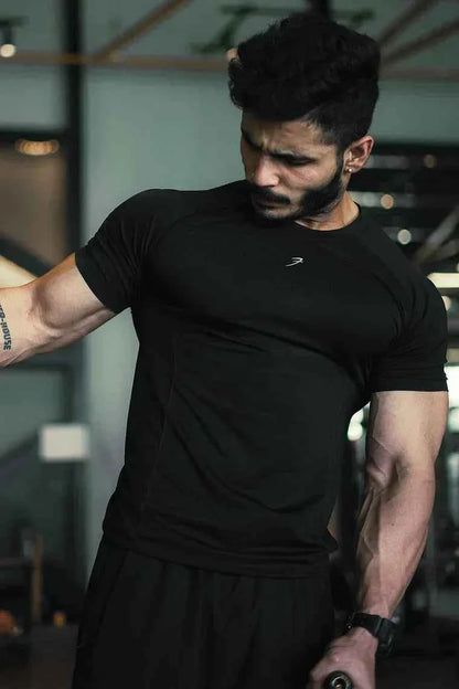 Fuaark Nz Power Black Seamless Workout T-Shirt with moisture-wicking fabric and 4-way stretch for comfortable exercise wear.