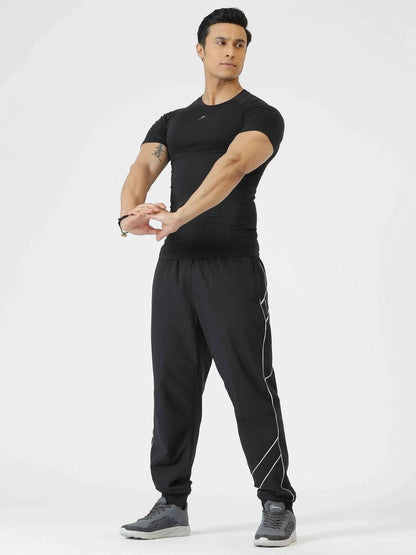 Fuaark Nz Power Black seamless workout T-shirt with moisture-wicking fabric and 4-way stretch for comfort during exercise