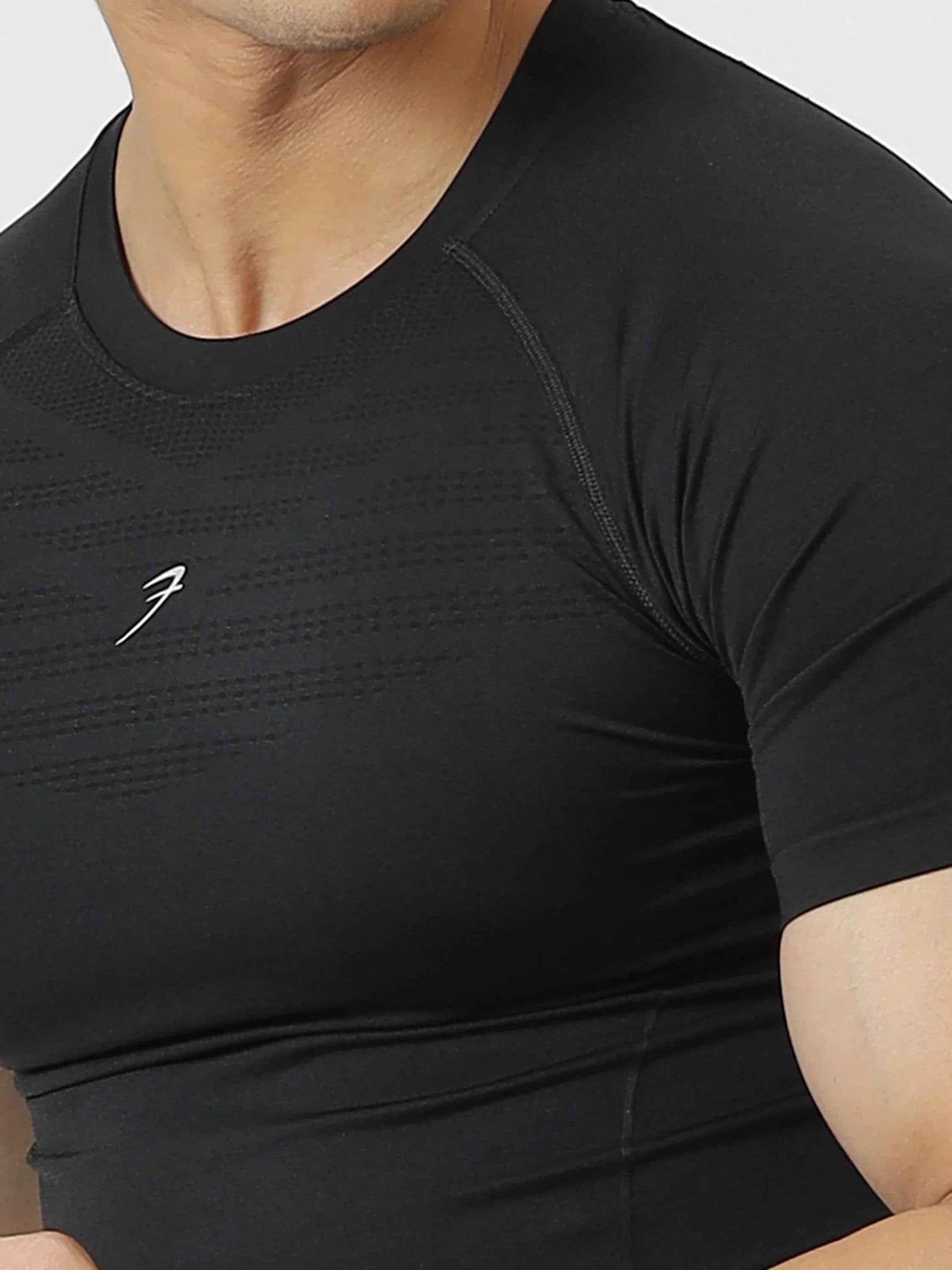 Fuaark Nz Power Black seamless workout T-shirt, moisture-wicking, 4-way stretch fabric, designed for comfortable active wear.