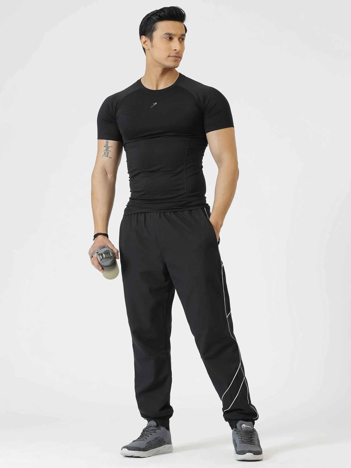 Fuaark Nz Power Black Seamless Workout T-Shirt, moisture-wicking, 4-way stretch athletic tee for men.