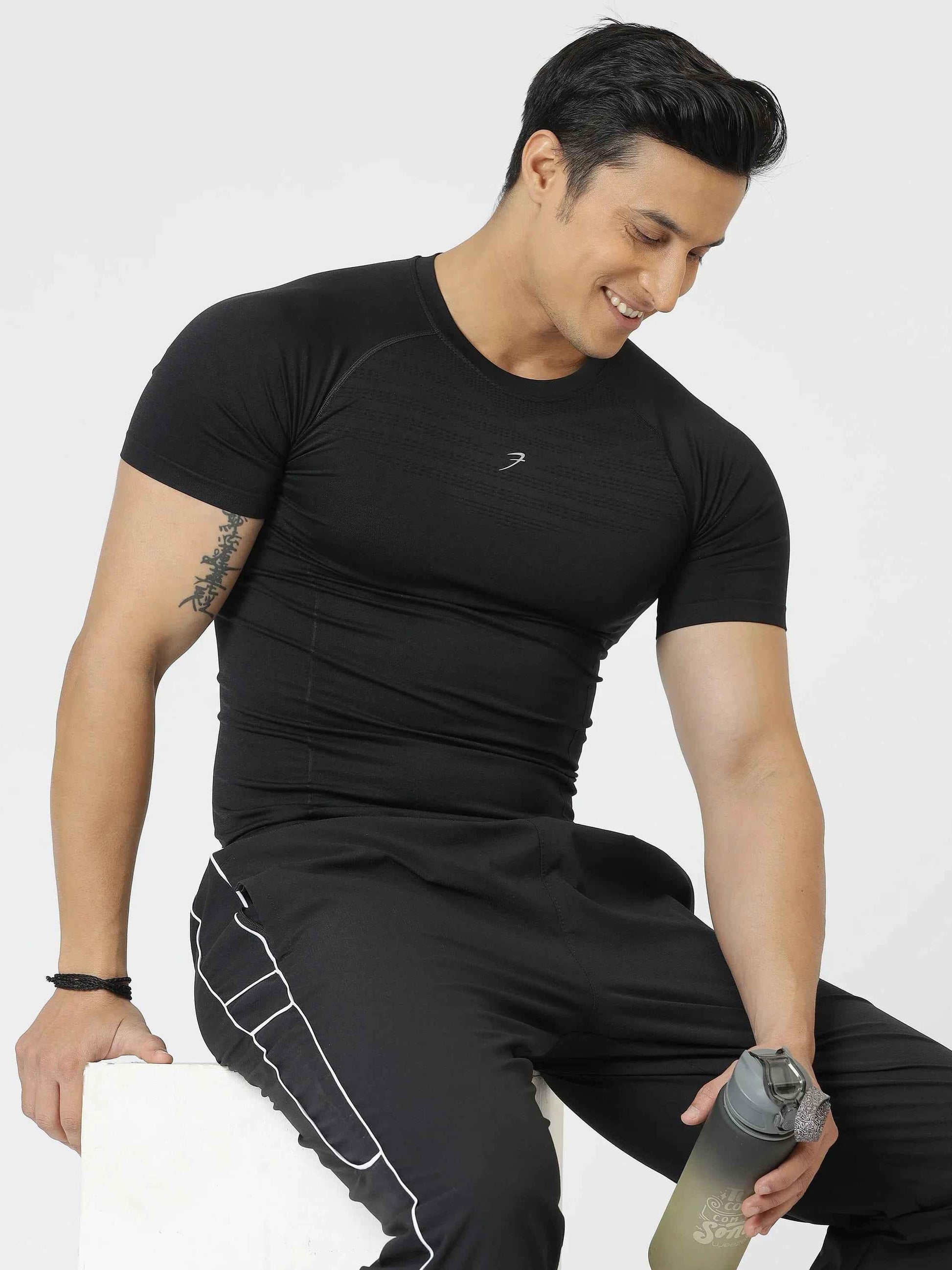 Fuaark Nz Power Black seamless workout T-shirt for men, moisture-wicking, 4-way stretch fabric, designed for comfort during exercise