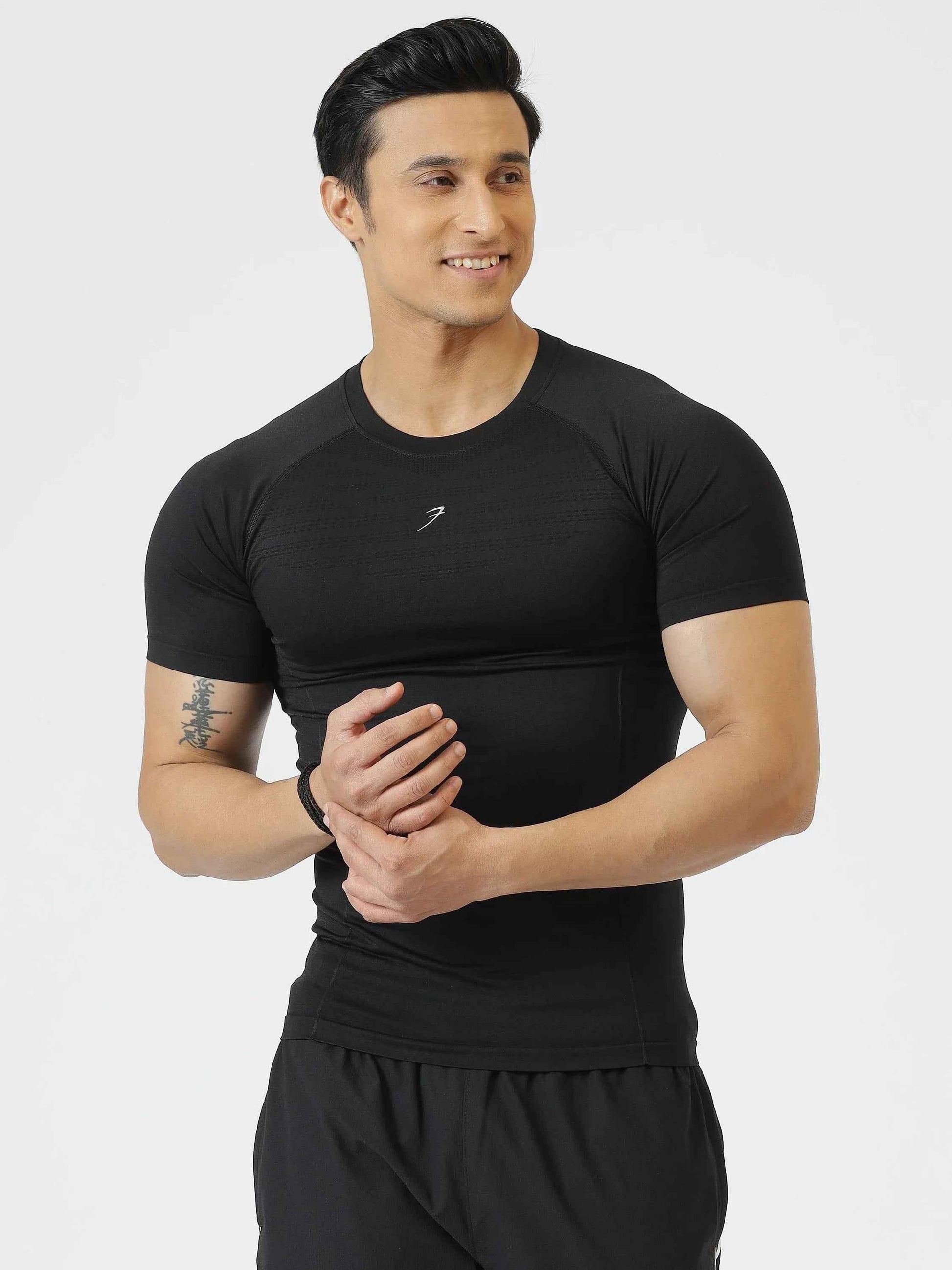 Fuaark Nz Power Black Seamless Workout T-Shirt, moisture-wicking, 4-way stretch fabric, designed for comfort during exercise.
