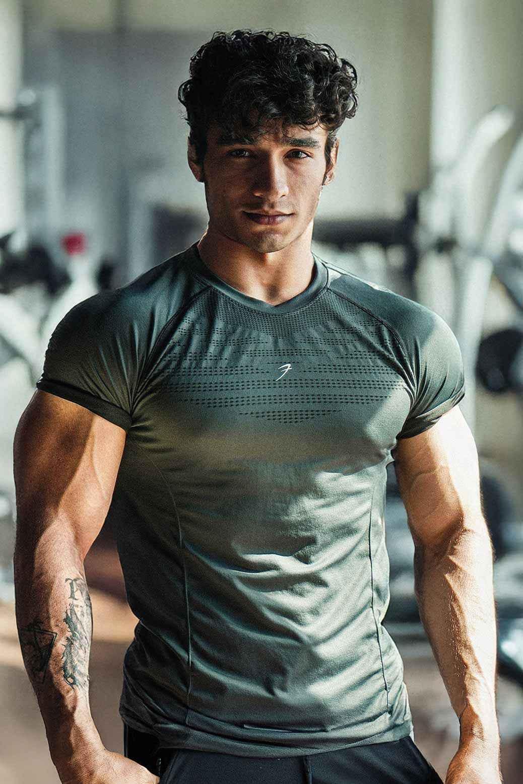 Fuaark Nz Power Seamless Grey T-shirt showing a fitted, lightweight design with smooth fabric and short sleeves.