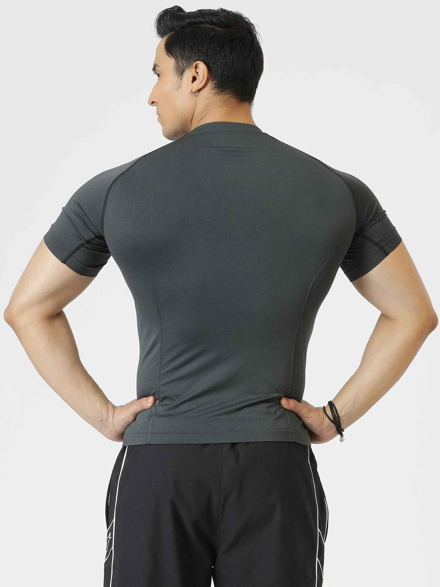 Fuaark Nz Power Seamless Grey T-shirt displayed on a mannequin, showcasing its fitted design and smooth fabric.