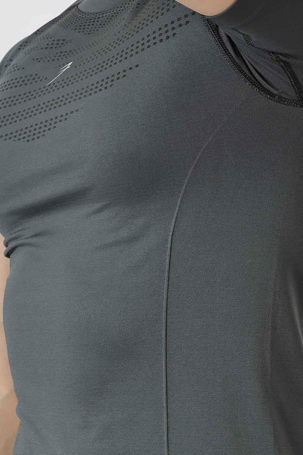 Fuaark Nz Power Seamless T-shirt in grey with logo, showcasing a fitted, comfortable athletic t-shirt for active wear.