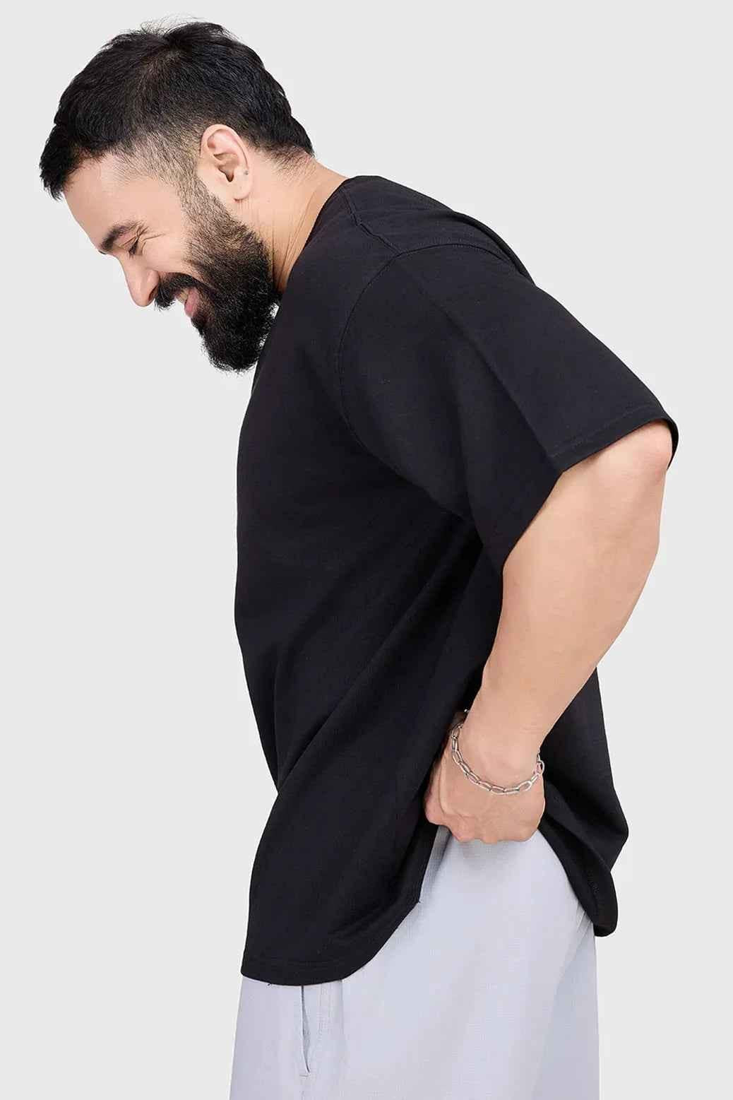 Fuaark Nz oversized black T-shirt for women, casual style, relaxed fit, soft fabric, ideal for comfortable everyday wear