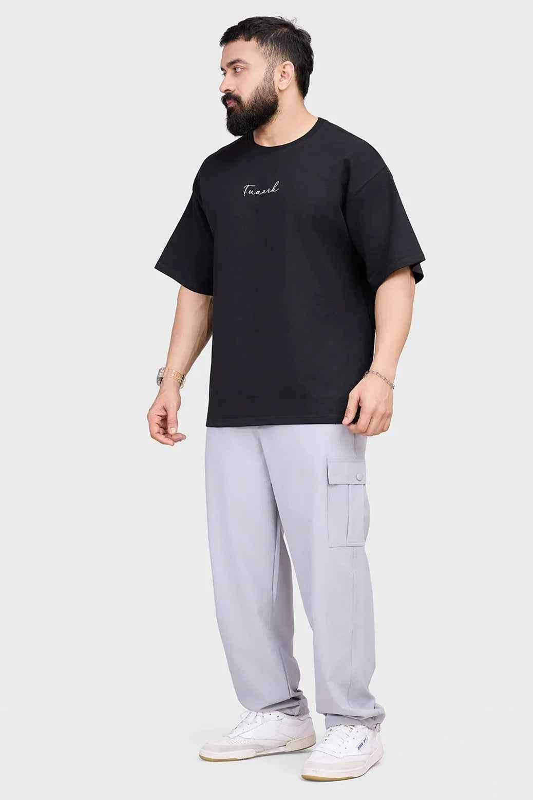 Fuaark Nz oversized black T-shirt for men, casual style, soft fabric, relaxed fit, ideal for everyday comfort and effortless fashion.