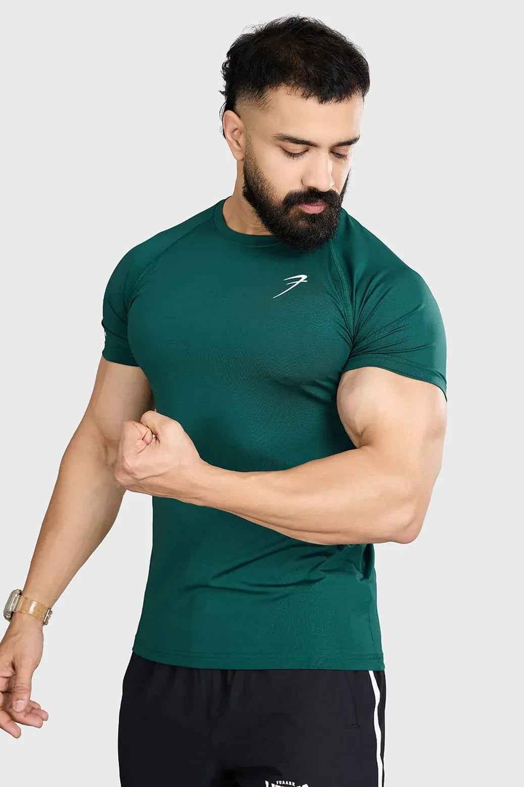 Emerald green Fuaark Nz urban T-shirt for men, close-up view showing soft cotton fabric and modern fit.