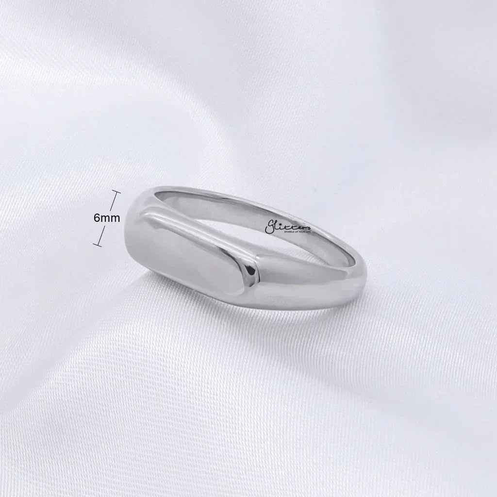 Silver stainless steel rectangle signet ring from Glitters, showcasing a sleek, modern design with a smooth, polished finish.