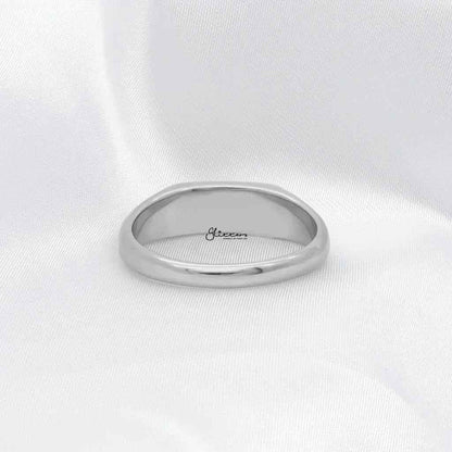 Silver stainless steel rectangle signet ring by Glitters, featuring a sleek rectangular design and polished finish.
