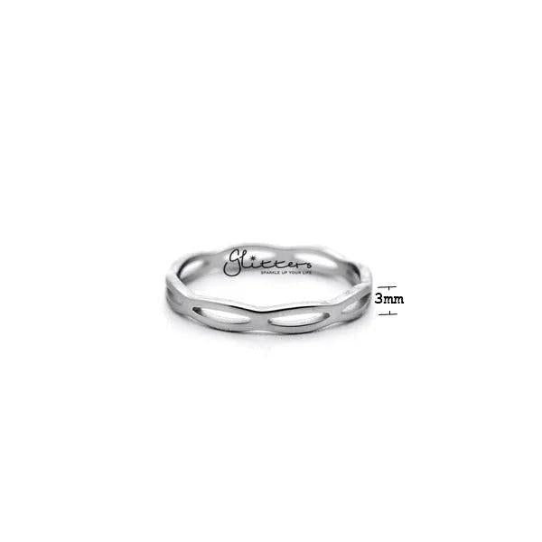 Set of stainless steel overlapping wavy women's rings by Glitters, showcasing layered, shiny silver ring designs.