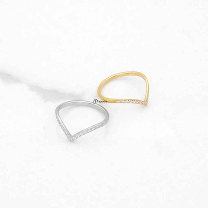 Silver stainless steel V-shape ring with CZ pave detail, from Glitters stainless steel rings collection.