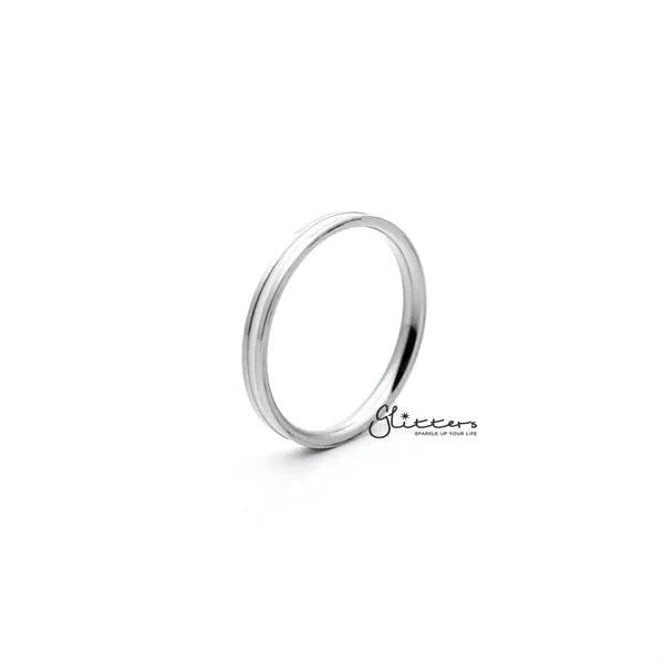 White enamel-filled center stainless steel women's ring by Glitters featuring a sleek, polished band with stylish design details.