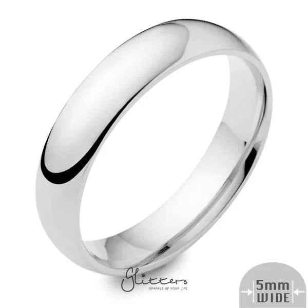 Glossy mirror-polished stainless steel plain band ring, 5mm wide, from Glitters, featuring a sleek and shiny finish.