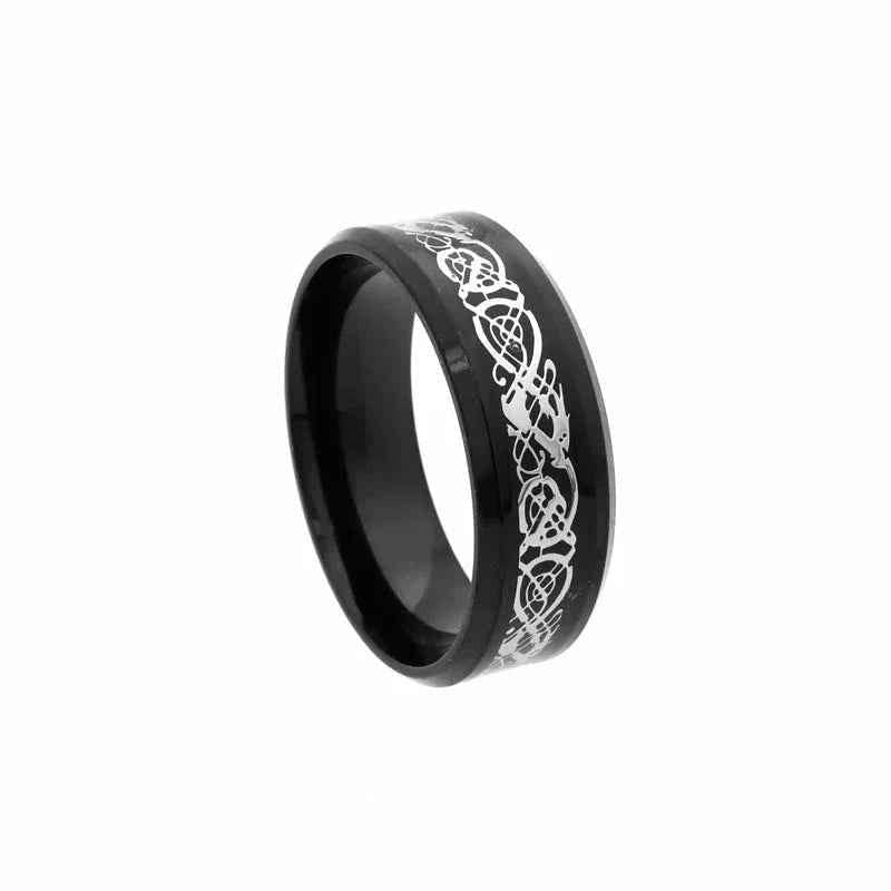 Black beveled edge band ring with stripe pattern, stainless steel jewelry by Glitters, close-up view of design and finish.