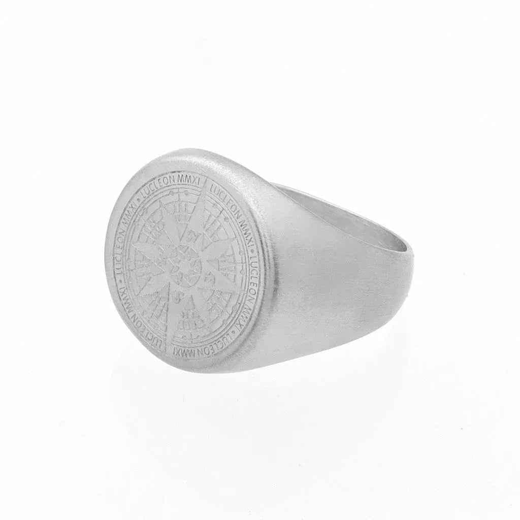 Stainless steel compass rose ring by Glitters featuring a detailed compass design on a sleek band.
