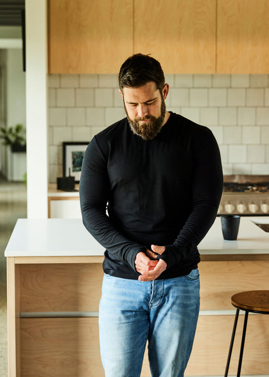 Men's black midweight long sleeve shirt made of 100% Merino wool from Merino 365 NZ, showcasing a comfortable, fitted design.