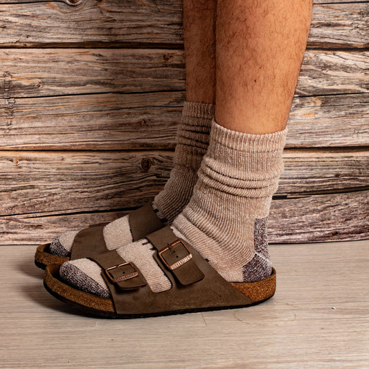 Merino 365 NZ everyday trekking socks in trail green, medium size, designed for comfort and durability during outdoor hikes.