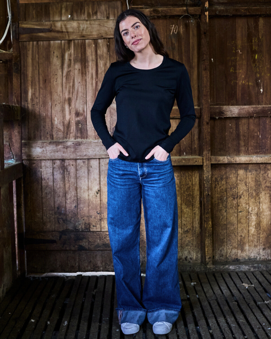 Women's long sleeve shirt by Merino 365 NZ, black 100% Merino wool, fitted long-sleeve casual top for women.