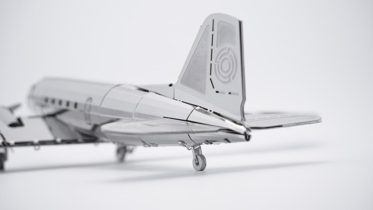 REMARKABLE DOUGLAS DC-3-4