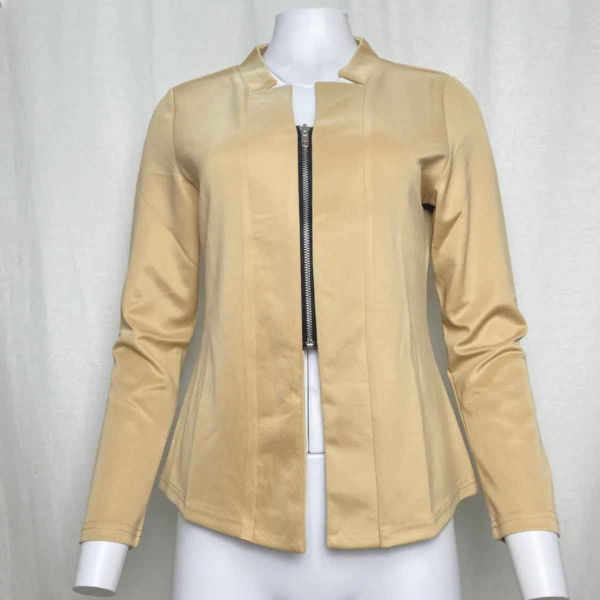 Stylish 3Sixty5 white women’s sleek zip jacket, lightweight and fitted, perfect for casual or sporty outfits.