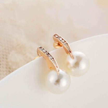 Stylish 3Sixty5 Pearl Luxe Duo Jewelry Set with elegant pearls and matching accessories for a fashionable, sophisticated look.